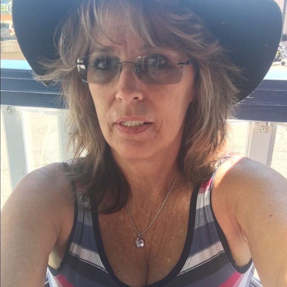 Meet your Posher, Debra